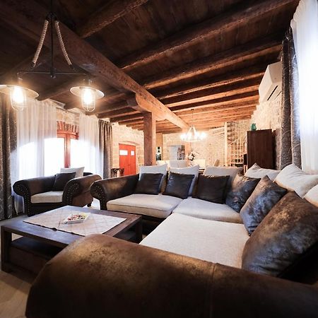 Holiday Home Mare เพทรอซาเน ภายนอก รูปภาพ