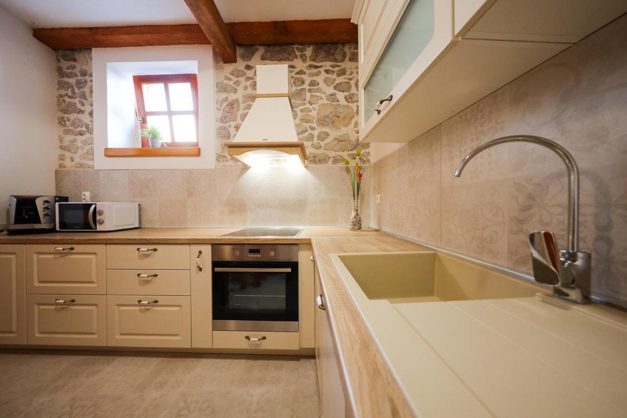 Holiday Home Mare เพทรอซาเน ภายนอก รูปภาพ
