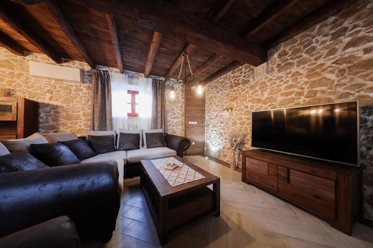 Holiday Home Mare เพทรอซาเน ภายนอก รูปภาพ