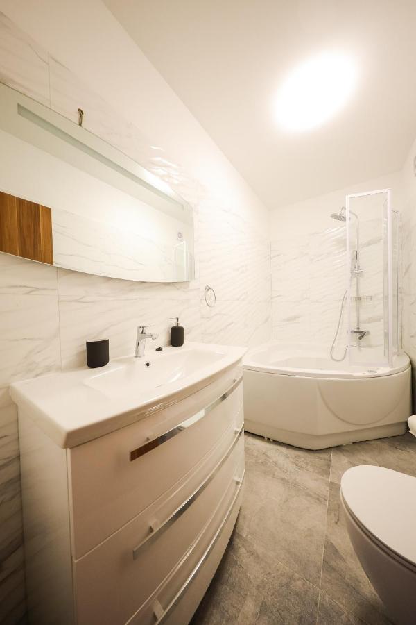 Holiday Home Mare เพทรอซาเน ภายนอก รูปภาพ