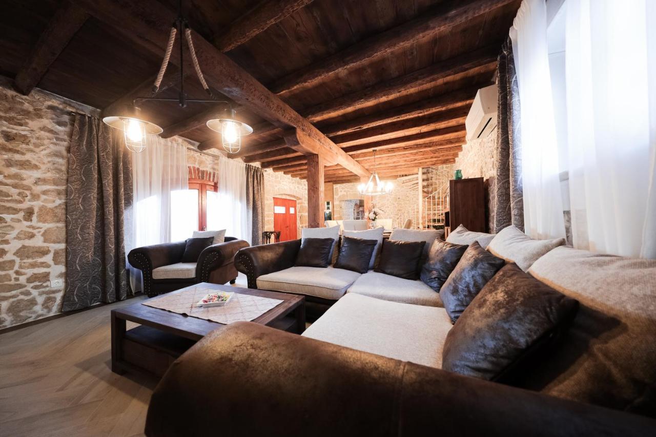 Holiday Home Mare เพทรอซาเน ภายนอก รูปภาพ