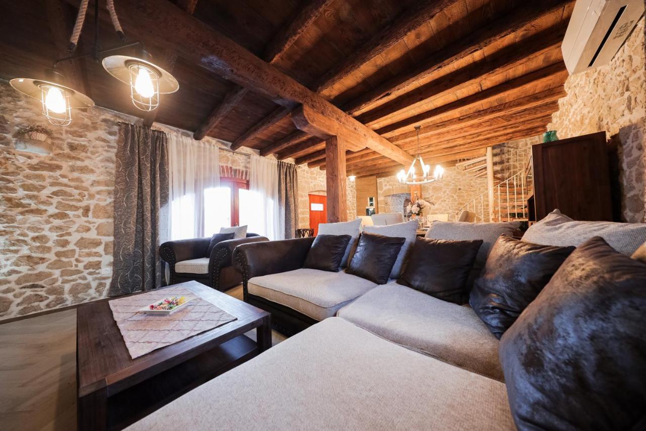 Holiday Home Mare เพทรอซาเน ภายนอก รูปภาพ